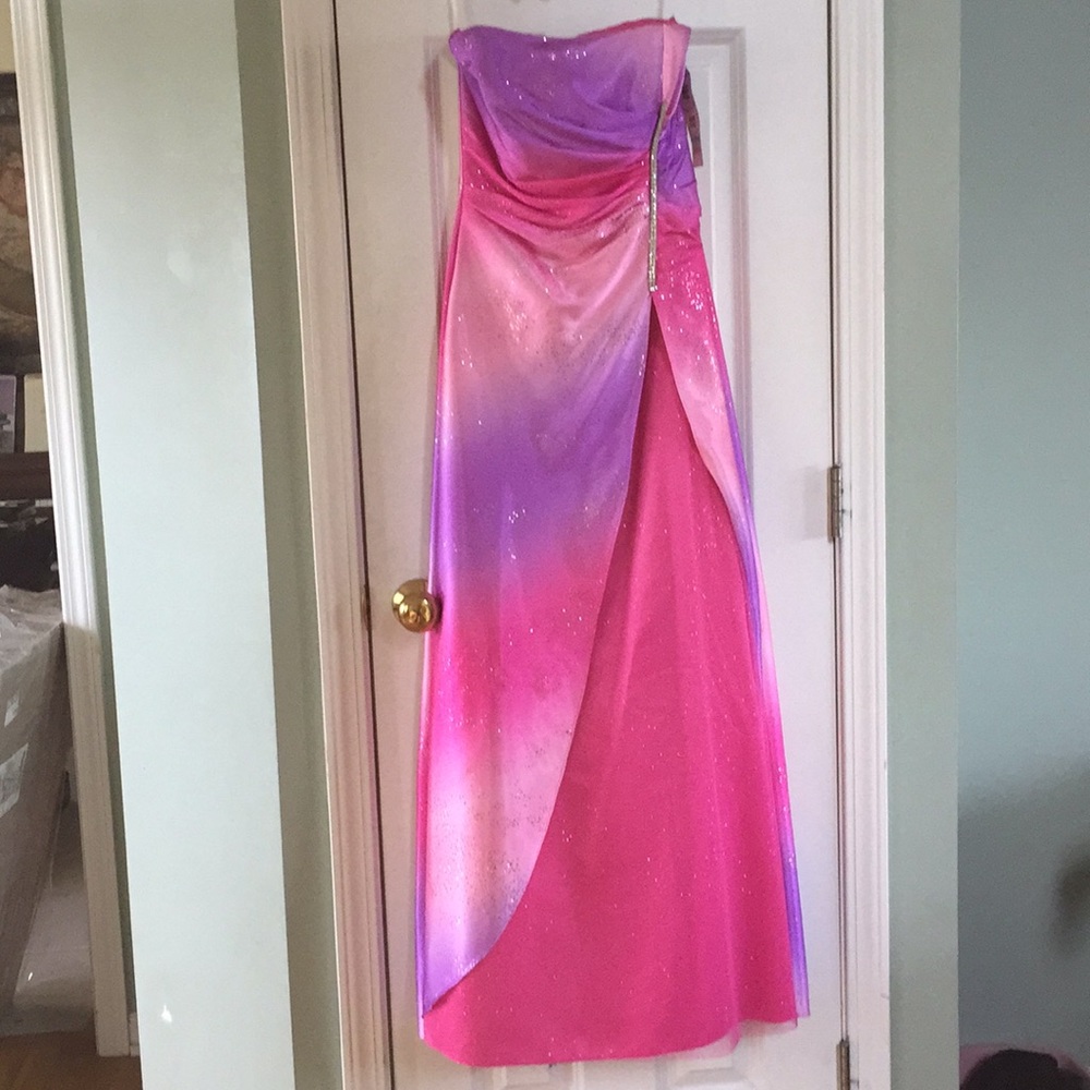 🌺SOLD🌺 NWT Strapless Formal Gown!
